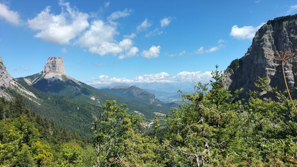 Pas de l'Aiguille, vue sur le mont Aiguille
