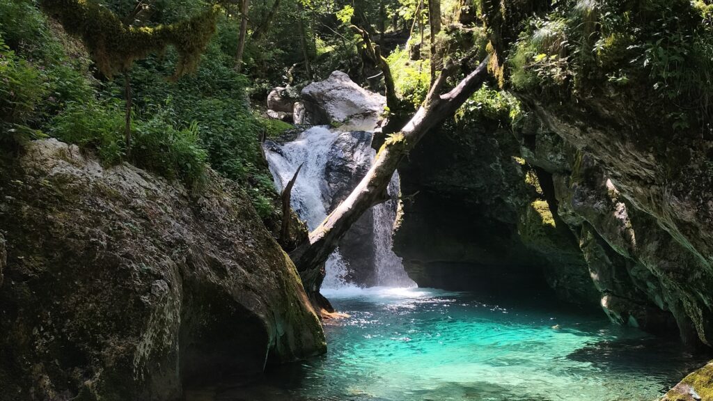 Sunikov vodni gaj, succession de petites cascades et gorges, à proximité de Lepena, Slovénie