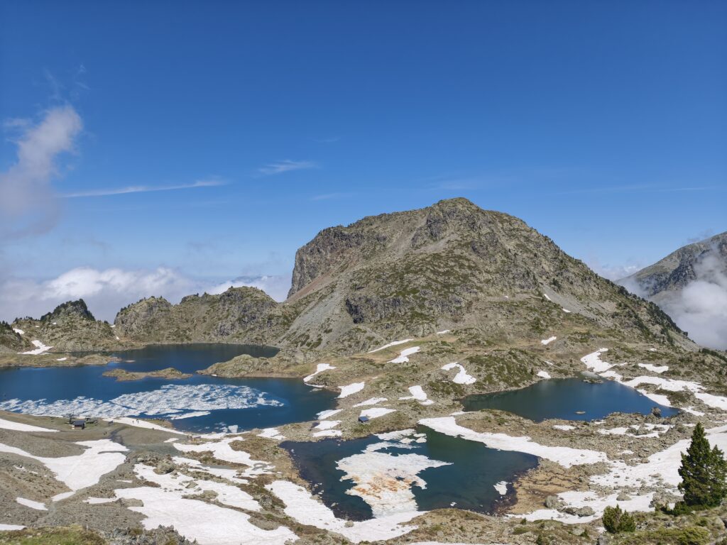 Lac Achard et Lacs Robert au départ de Chamrousse dans le massif de Belledonne