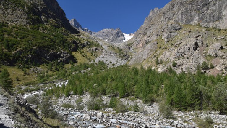 Refuge de l'Alpe de Villar d'Arène et sources de la Romanche